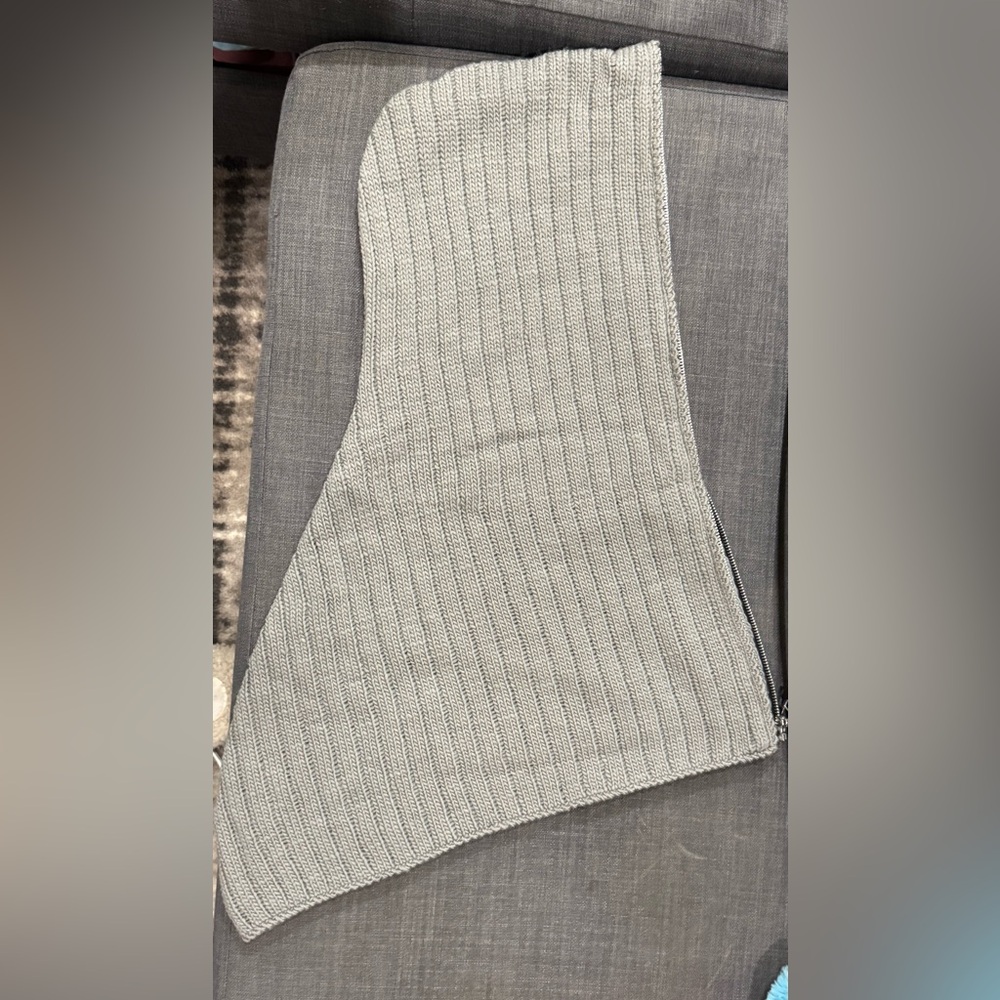 Nirvanna designs wood hood with zipper Gray Ribbed Knit Scarf